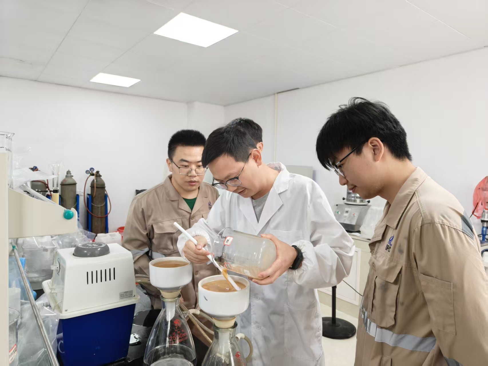 扎根鋰業(yè)，攻堅(jiān)路上讓&ldquo;鋰&rdquo;想花開(kāi)｜中礦鋰業(yè)研發(fā)部90后工程師徐苗